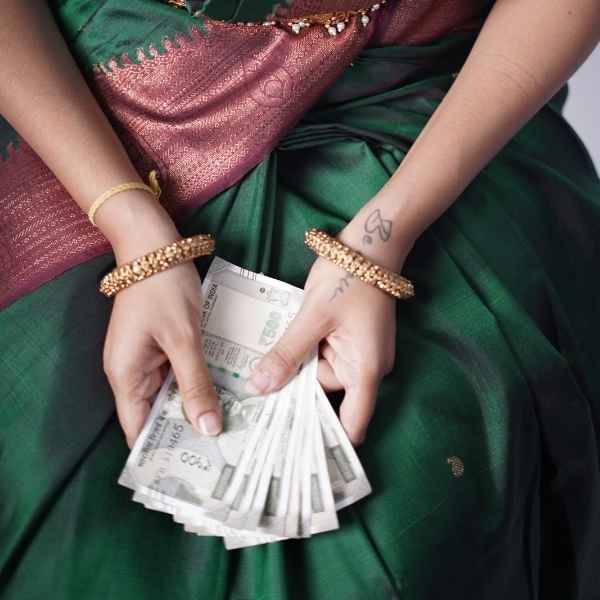 Customer releasing pledged gold at Sona Buyers